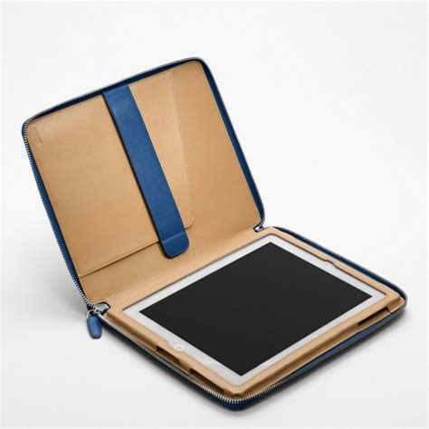 zippered case for ipad.